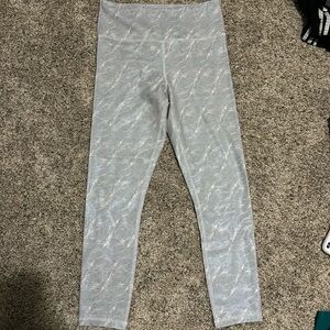 Zyia Light-n-tight leggings. size 6-8.